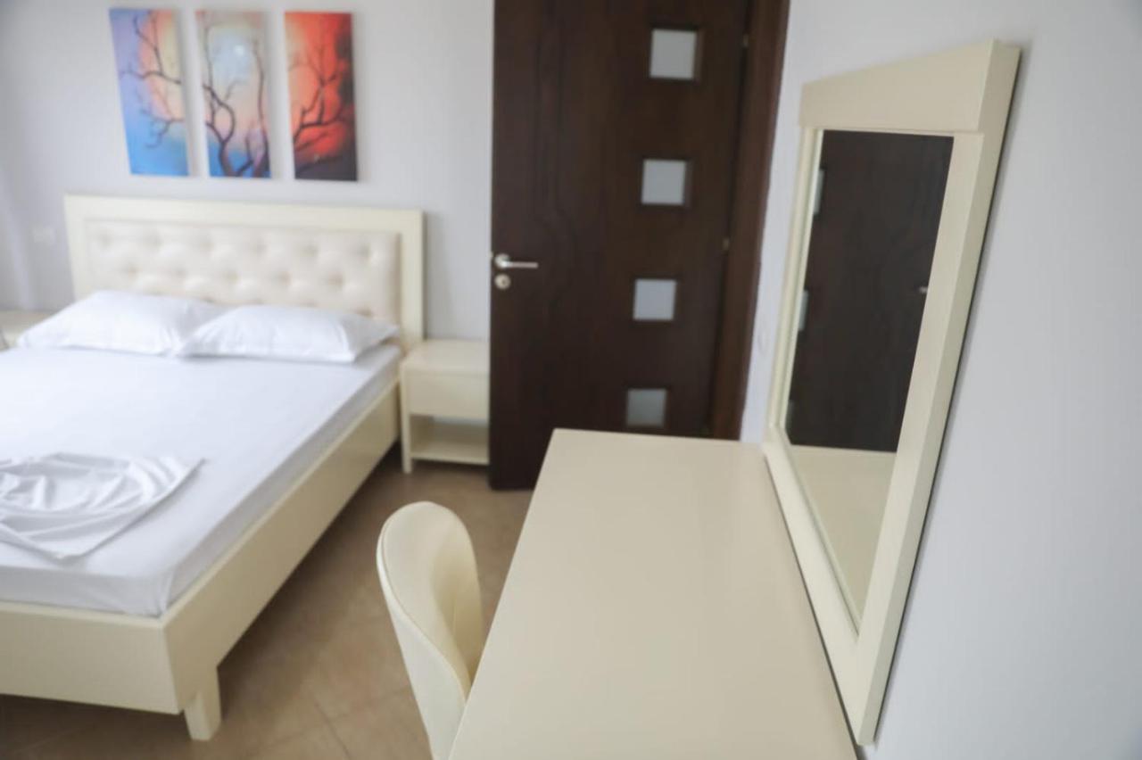 Luis Penthouse Apartman Berat Kültér fotó