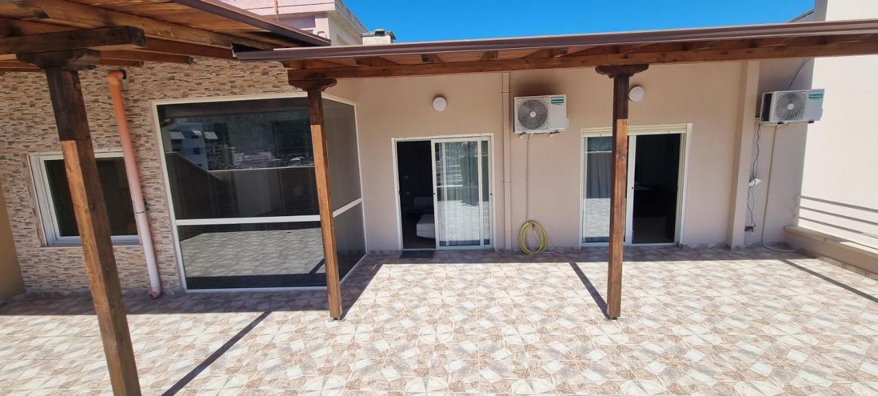 Luis Penthouse Apartman Berat Kültér fotó
