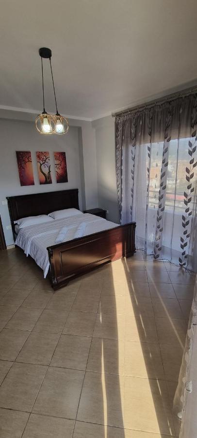 Luis Penthouse Apartman Berat Kültér fotó
